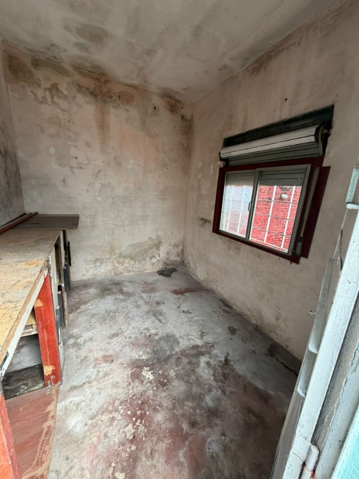 VENTA CASA 2 DORMITORIOS, LUGAR SEMICUBIERTO PARA GUARDAR EL AUTO, PATIO CON PARRILLA, JUNCAL 2391 -TEMPERLEY-