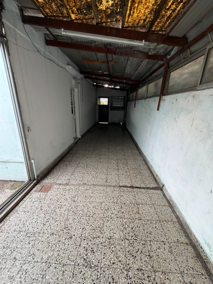 VENTA CASA 2 DORMITORIOS, LUGAR SEMICUBIERTO PARA GUARDAR EL AUTO, PATIO CON PARRILLA, JUNCAL 2391 -TEMPERLEY-