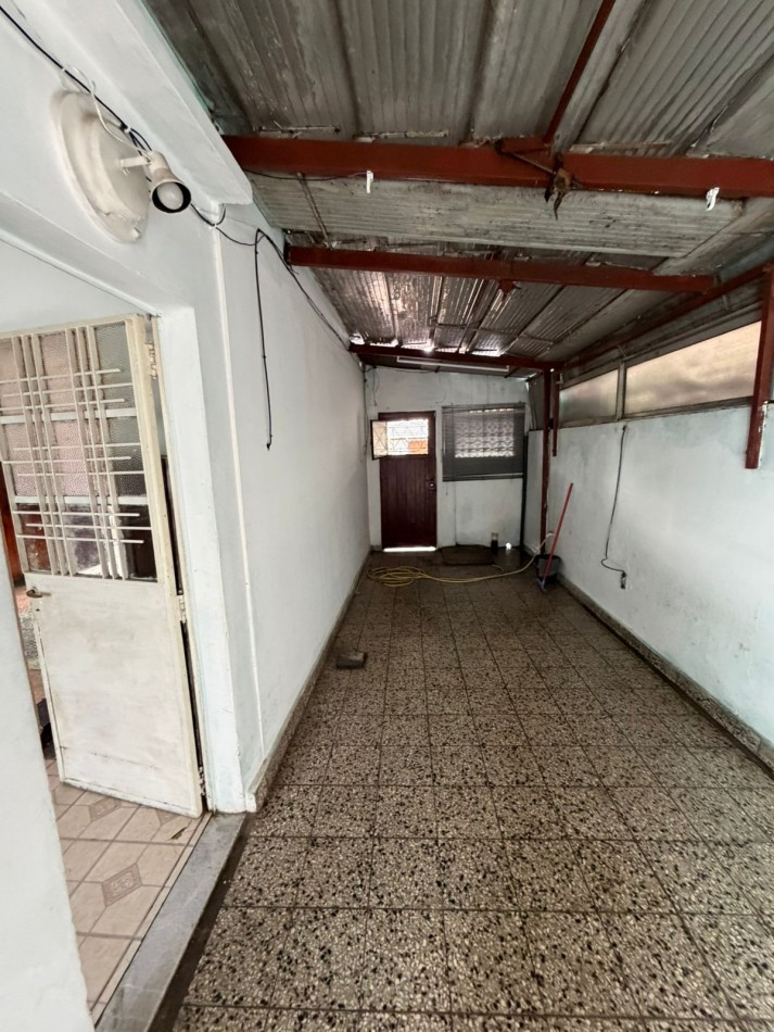 VENTA CASA 2 DORMITORIOS, LUGAR SEMICUBIERTO PARA GUARDAR EL AUTO, PATIO CON PARRILLA, JUNCAL 2391 -TEMPERLEY-
