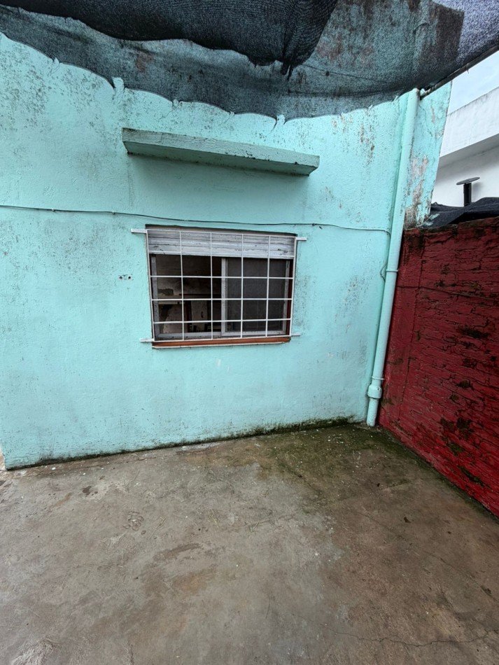 VENTA CASA 2 DORMITORIOS, LUGAR SEMICUBIERTO PARA GUARDAR EL AUTO, PATIO CON PARRILLA, JUNCAL 2391 -TEMPERLEY-