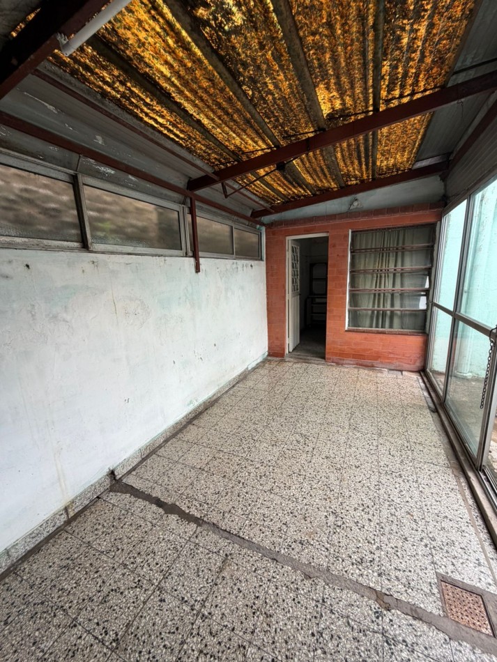VENTA CASA 2 DORMITORIOS, LUGAR SEMICUBIERTO PARA GUARDAR EL AUTO, PATIO CON PARRILLA, JUNCAL 2391 -TEMPERLEY-