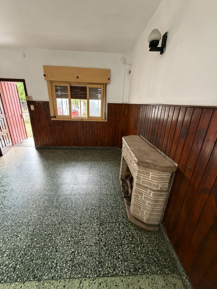 VENTA CASA 2 DORMITORIOS, LUGAR SEMICUBIERTO PARA GUARDAR EL AUTO, PATIO CON PARRILLA, JUNCAL 2391 -TEMPERLEY-