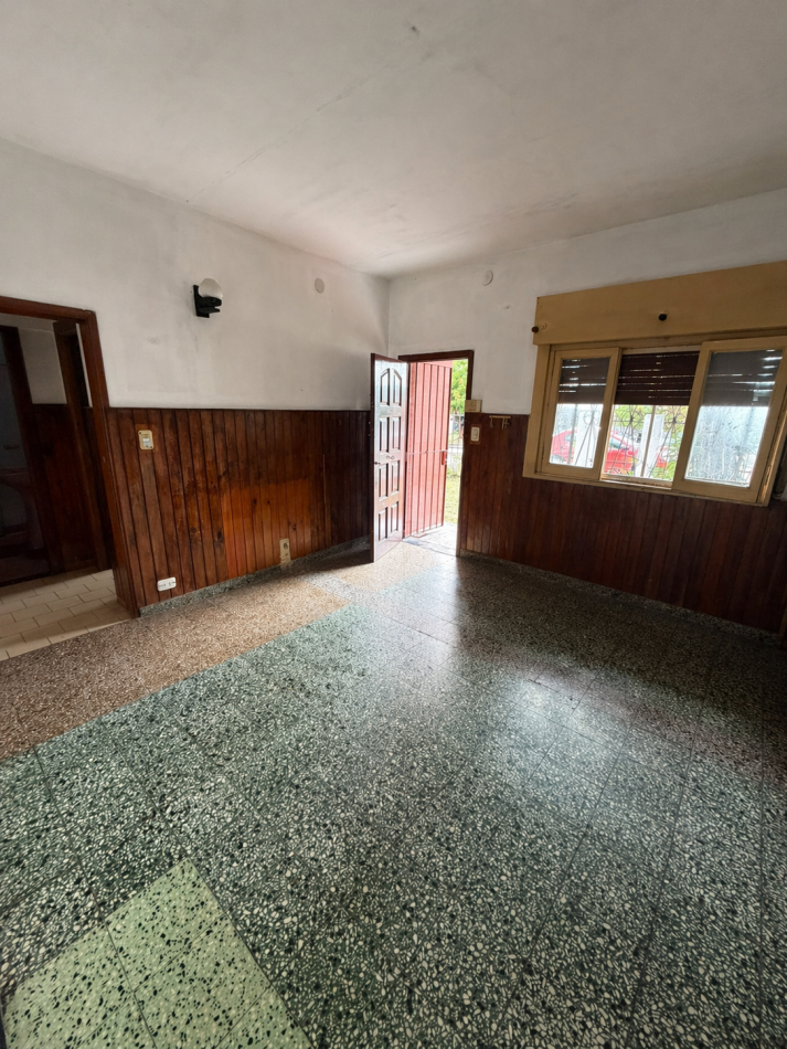 VENTA CASA 2 DORMITORIOS, LUGAR SEMICUBIERTO PARA GUARDAR EL AUTO, PATIO CON PARRILLA, JUNCAL 2391 -TEMPERLEY-