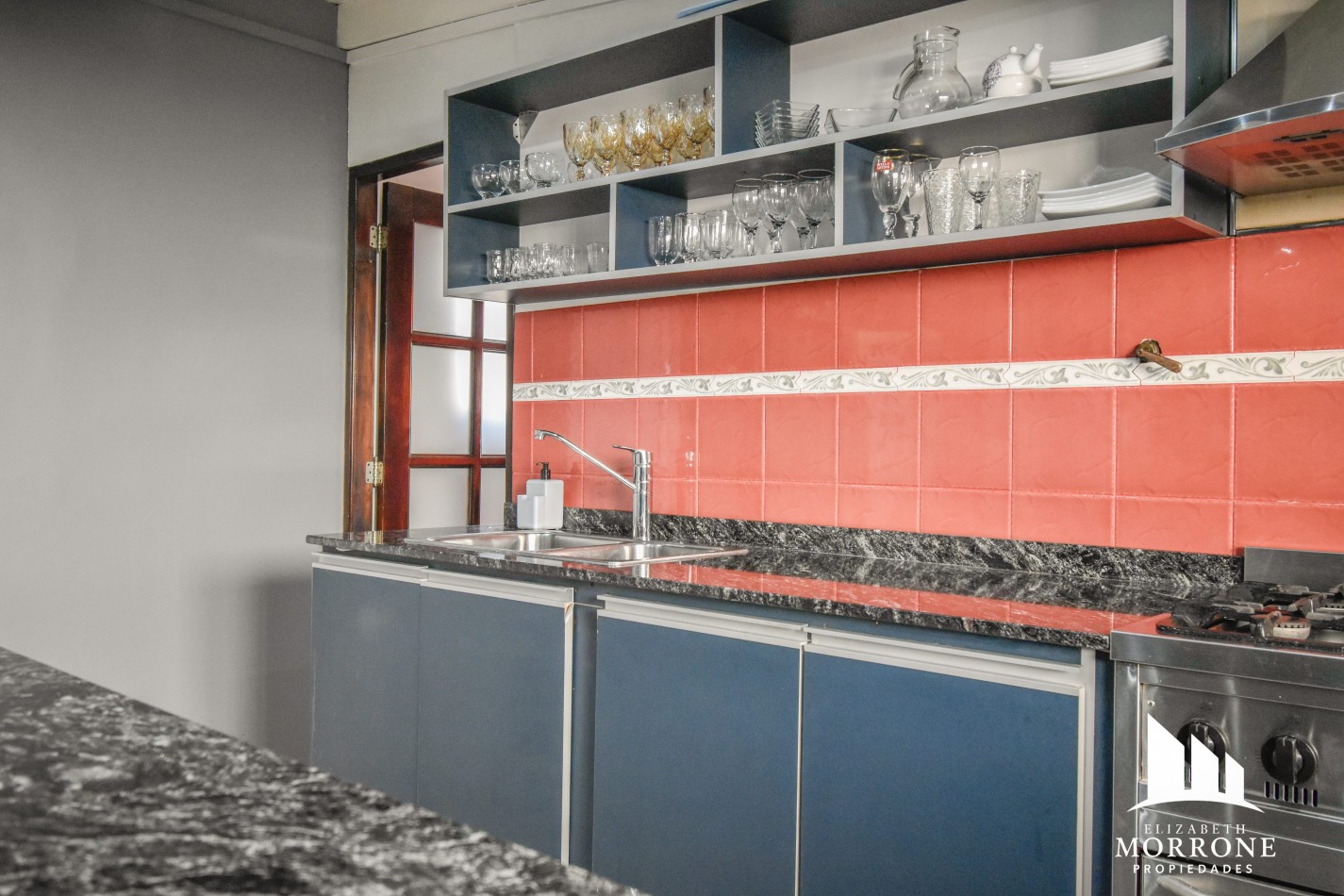 VENTA HERMOSA CASA, 3 DORMITORIOS, QUINCHO Y PILETA, ELIAS ALIPPI 340 -TEMPERLEY-