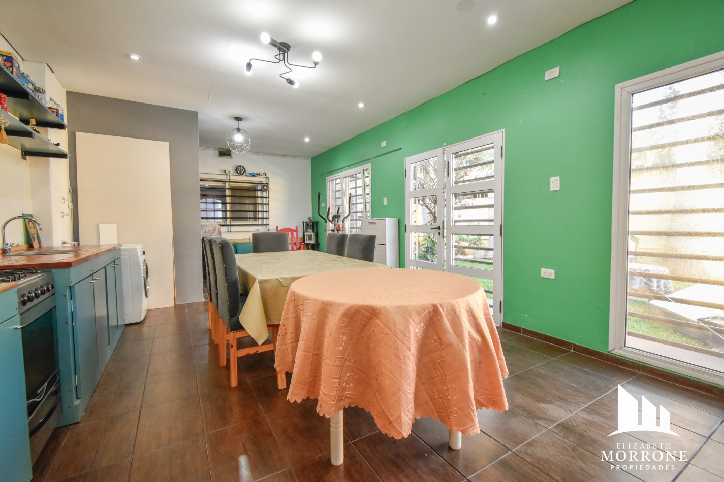 VENTA HERMOSA CASA, 3 DORMITORIOS, QUINCHO Y PILETA, ELIAS ALIPPI 340 -TEMPERLEY-