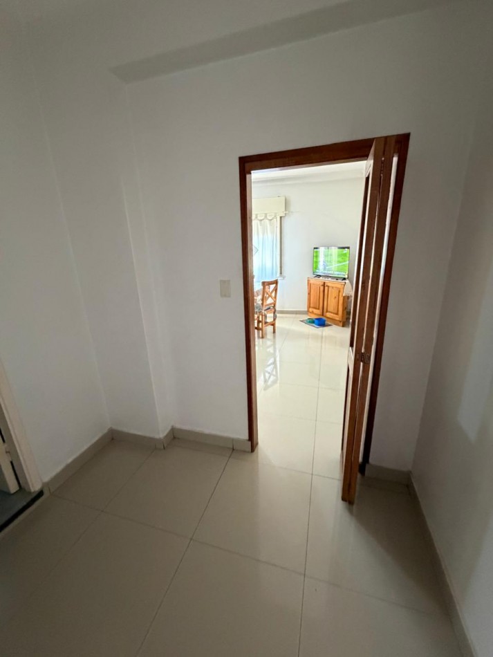 VENTA ESPECTACULAR PROPIEDAD MULTIFAMILIAR -HERMOSA CASA EN PLANTA ALTA Y DOS DEPARTAMENTOS EN PLANTA BAJA, PARQUE Y GARAJE IDEAL PARA VIVIENDA Y RENTA, MAHATMA GANDHI 1203 -TEMPERLEY-