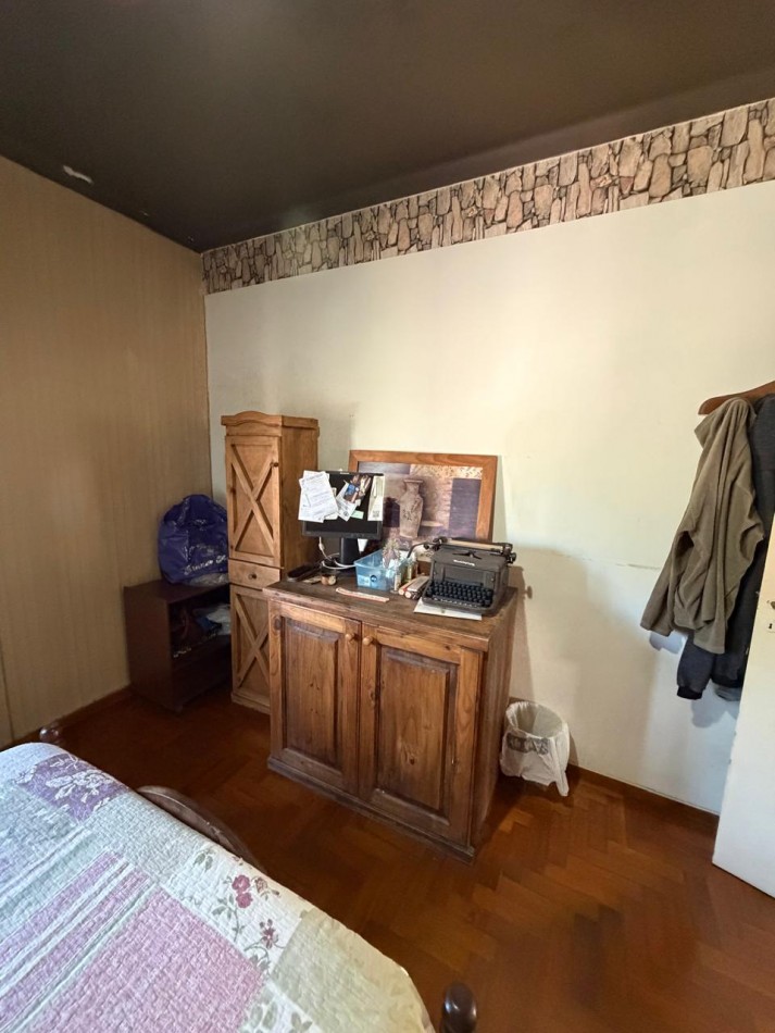 VENTA ESPECTACULAR PROPIEDAD MULTIFAMILIAR -HERMOSA CASA EN PLANTA ALTA Y DOS DEPARTAMENTOS EN PLANTA BAJA, PARQUE Y GARAJE IDEAL PARA VIVIENDA Y RENTA, MAHATMA GANDHI 1203 -TEMPERLEY-