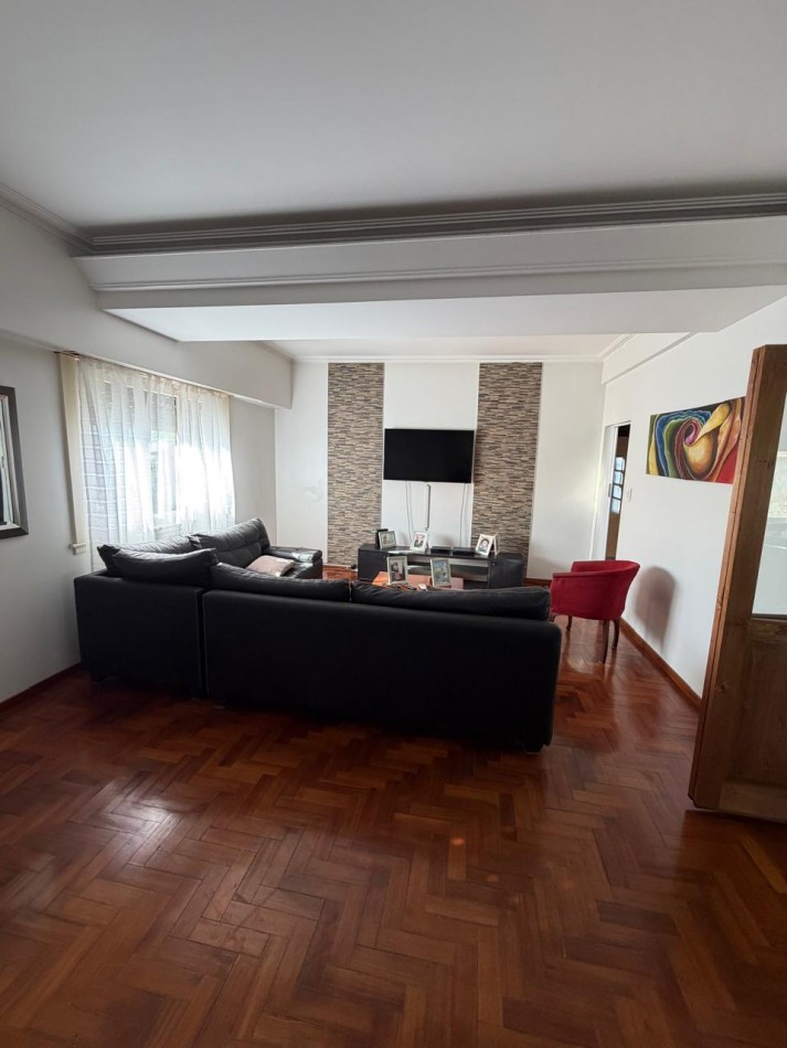 VENTA ESPECTACULAR PROPIEDAD MULTIFAMILIAR -HERMOSA CASA EN PLANTA ALTA Y DOS DEPARTAMENTOS EN PLANTA BAJA, PARQUE Y GARAJE IDEAL PARA VIVIENDA Y RENTA, MAHATMA GANDHI 1203 -TEMPERLEY-