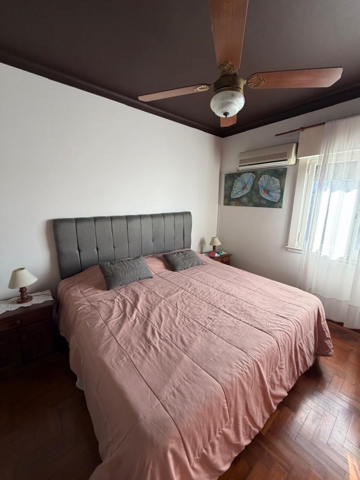 VENTA ESPECTACULAR PROPIEDAD MULTIFAMILIAR -HERMOSA CASA EN PLANTA ALTA Y DOS DEPARTAMENTOS EN PLANTA BAJA, PARQUE Y GARAJE IDEAL PARA VIVIENDA Y RENTA, MAHATMA GANDHI 1203 -TEMPERLEY-