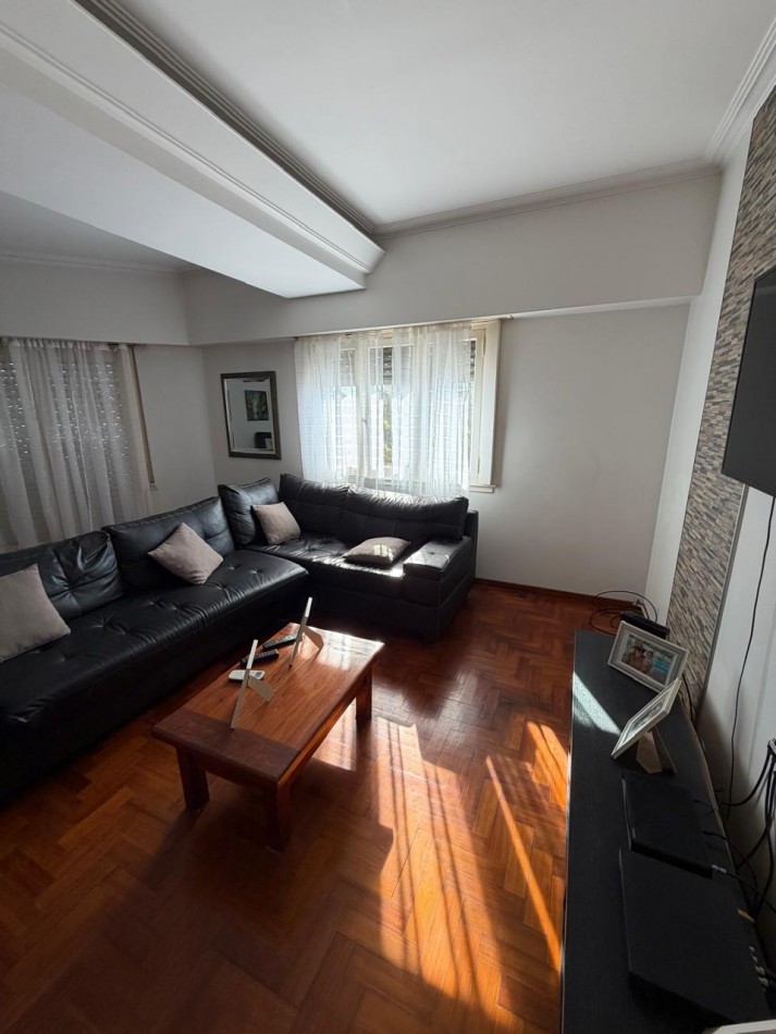 VENTA ESPECTACULAR PROPIEDAD MULTIFAMILIAR -HERMOSA CASA EN PLANTA ALTA Y DOS DEPARTAMENTOS EN PLANTA BAJA, PARQUE Y GARAJE IDEAL PARA VIVIENDA Y RENTA, MAHATMA GANDHI 1203 -TEMPERLEY-