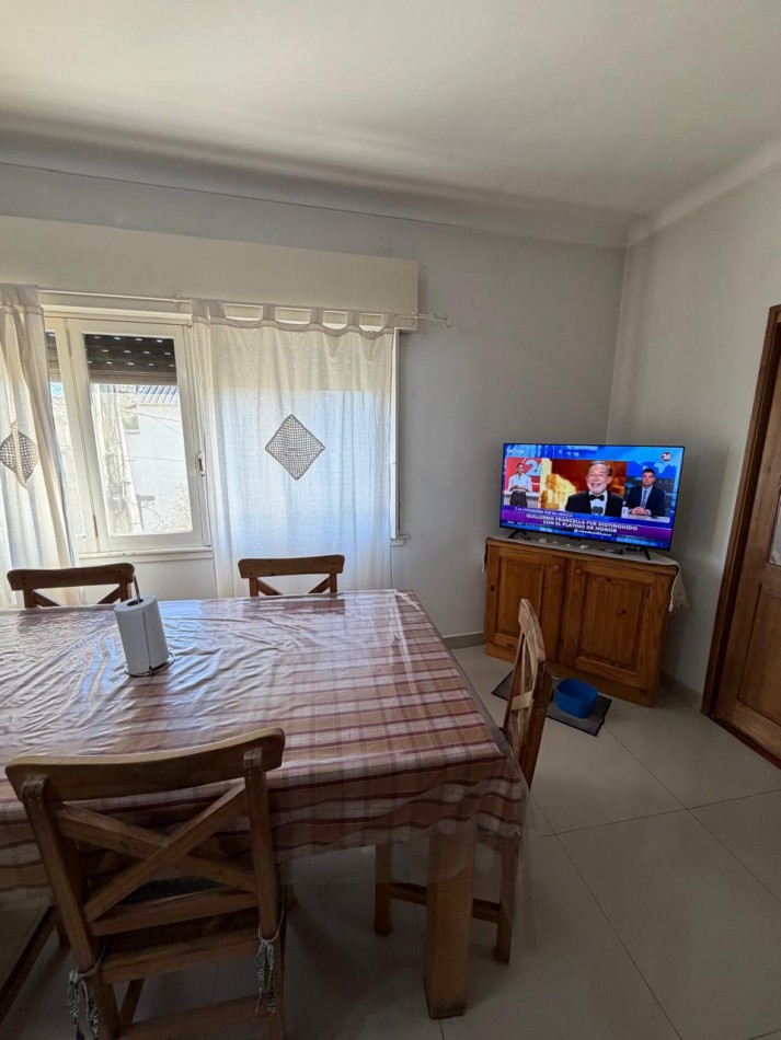 VENTA ESPECTACULAR PROPIEDAD MULTIFAMILIAR -HERMOSA CASA EN PLANTA ALTA Y DOS DEPARTAMENTOS EN PLANTA BAJA, PARQUE Y GARAJE IDEAL PARA VIVIENDA Y RENTA, MAHATMA GANDHI 1203 -TEMPERLEY-