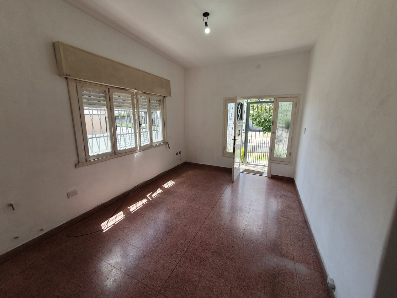 -RESERVADA-ALQUILER CASA 3 AMBIENTES, AMPLIO PARQUE, EXCELENTE UBICACION PROXIMIDAD A TRANSPORTE PUBLICO, LITUANIA 141 -TEMPERLEY-