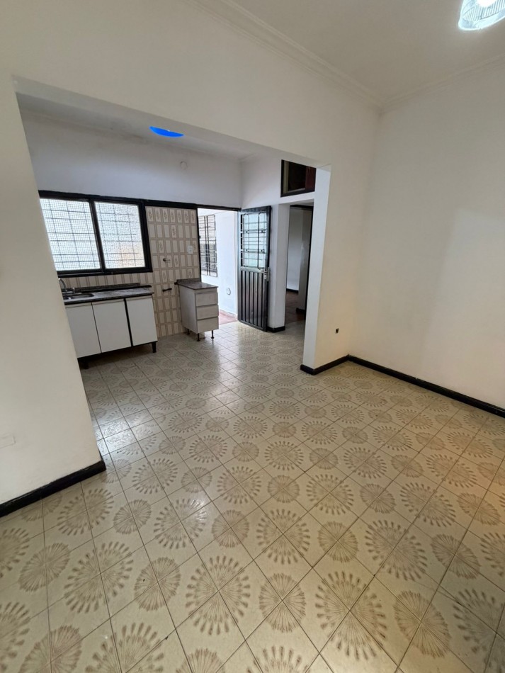 -RESERVADA-ALQUILER CASA 3 AMBIENTES, PATIO Y LUGAR DESCUBIERTO PARA ENTRAR UN AUTO A 3 CUADRAS DE AV EVA PERON AL 1500, EL ZORZAL 161 -TEMPERLEY-