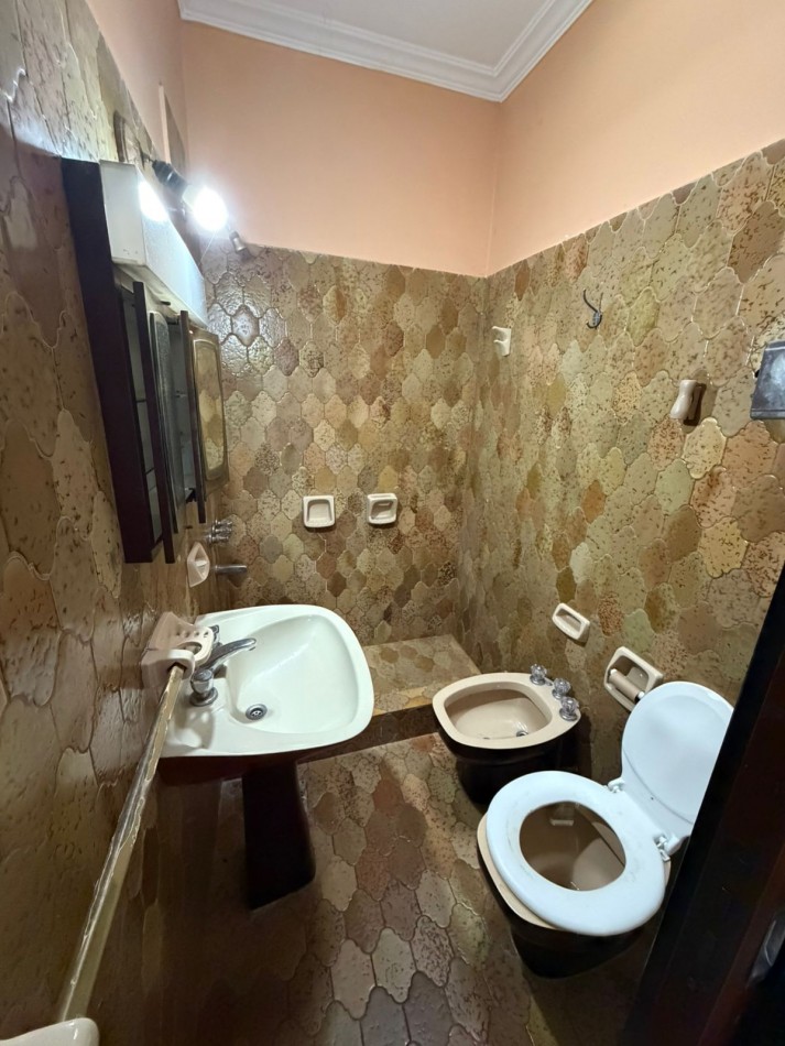 -RESERVADA-ALQUILER CASA 3 AMBIENTES, PATIO Y LUGAR DESCUBIERTO PARA ENTRAR UN AUTO A 3 CUADRAS DE AV EVA PERON AL 1500, EL ZORZAL 161 -TEMPERLEY-