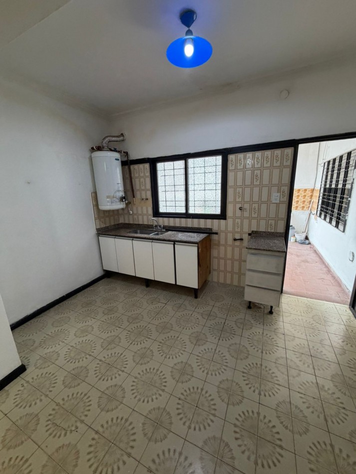 -RESERVADA-ALQUILER CASA 3 AMBIENTES, PATIO Y LUGAR DESCUBIERTO PARA ENTRAR UN AUTO A 3 CUADRAS DE AV EVA PERON AL 1500, EL ZORZAL 161 -TEMPERLEY-