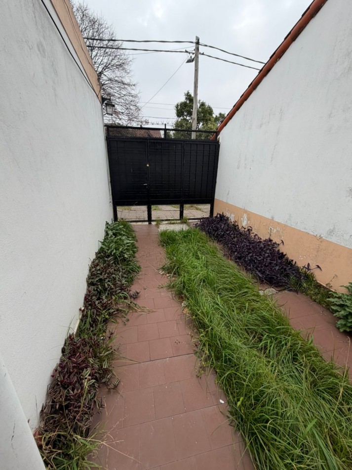 -RESERVADA-ALQUILER CASA 3 AMBIENTES, PATIO Y LUGAR DESCUBIERTO PARA ENTRAR UN AUTO A 3 CUADRAS DE AV EVA PERON AL 1500, EL ZORZAL 161 -TEMPERLEY-