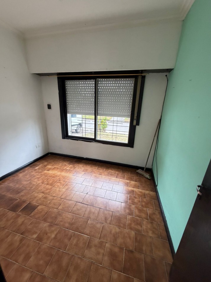 -RESERVADA-ALQUILER CASA 3 AMBIENTES, PATIO Y LUGAR DESCUBIERTO PARA ENTRAR UN AUTO A 3 CUADRAS DE AV EVA PERON AL 1500, EL ZORZAL 161 -TEMPERLEY-