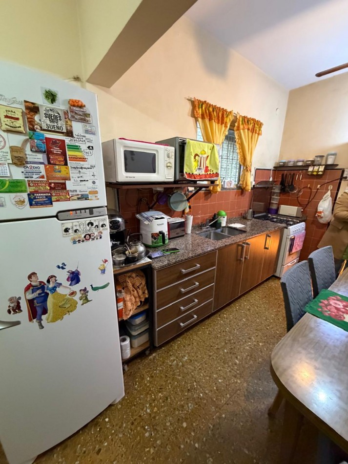 VENTA IDEAL 2 FAMILIAS CASA CON DEPARTAMENTO 2 AMBIENTES, QUINCHO Y AMPLIO PARQUE, FERRE 126 -JOSE MARMOL-