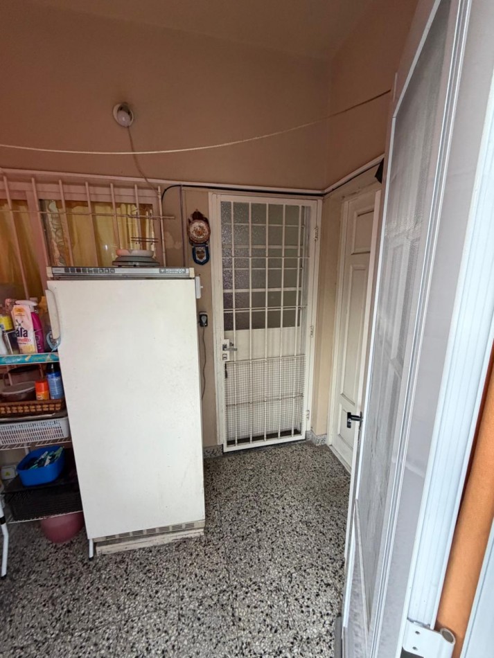 VENTA IDEAL 2 FAMILIAS CASA CON DEPARTAMENTO 2 AMBIENTES, QUINCHO Y AMPLIO PARQUE, FERRE 126 -JOSE MARMOL-