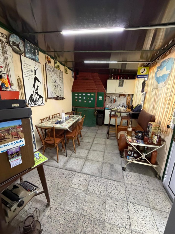 VENTA IDEAL 2 FAMILIAS CASA CON DEPARTAMENTO 2 AMBIENTES, QUINCHO Y AMPLIO PARQUE, FERRE 126 -JOSE MARMOL-