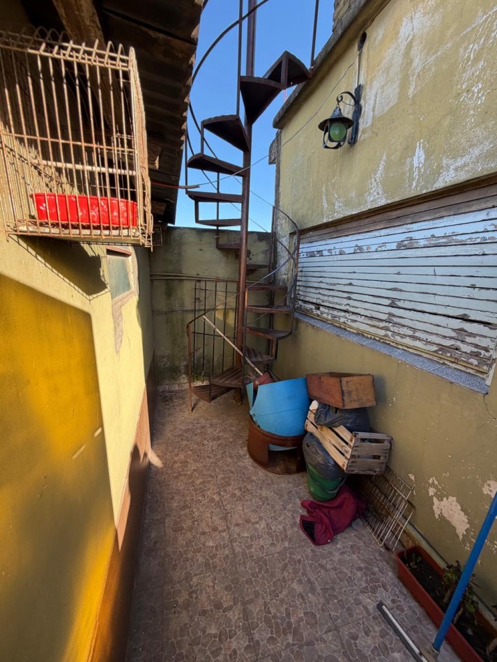 VENTA PH EN PLANTA ALTA 3 DORMITORIOS, TERRAZA CON PARRILLA Y GALERIA SEMICUBIERTA, A 3 CUADRAS DE AV EVA PERON AL 3700, COSTA RICA 836 -TEMPERLEY-
