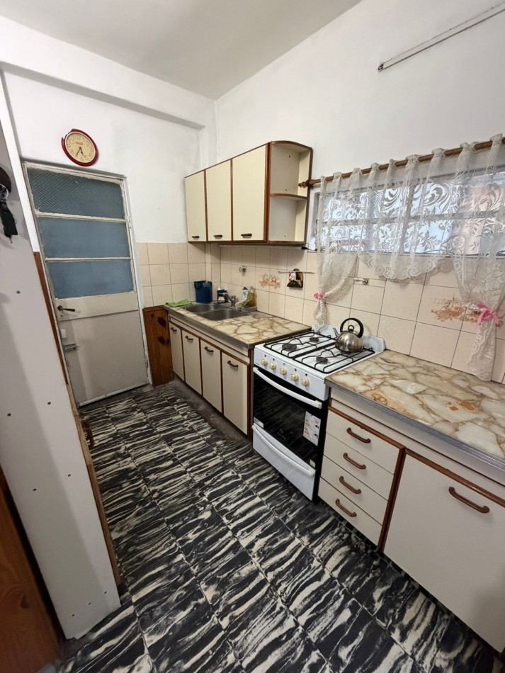 ALQUILER PH DOS AMBIENTES MAS HABITACION AUXILIAR AMOBLADO ZEBALLOS 895 TEMPERLEY