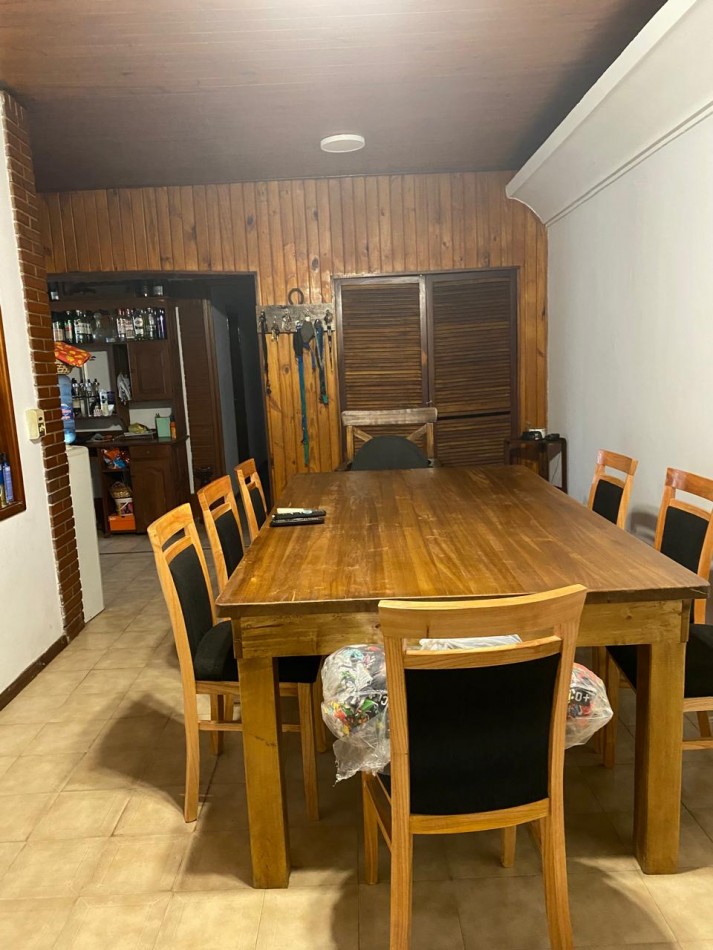 VENTA IMPORTANTE CHALET 3 AMBIENTES CON QUINCHO Y GRAN LOTE - URIARTE 1256 REMEDIOS DE ESCALADA-