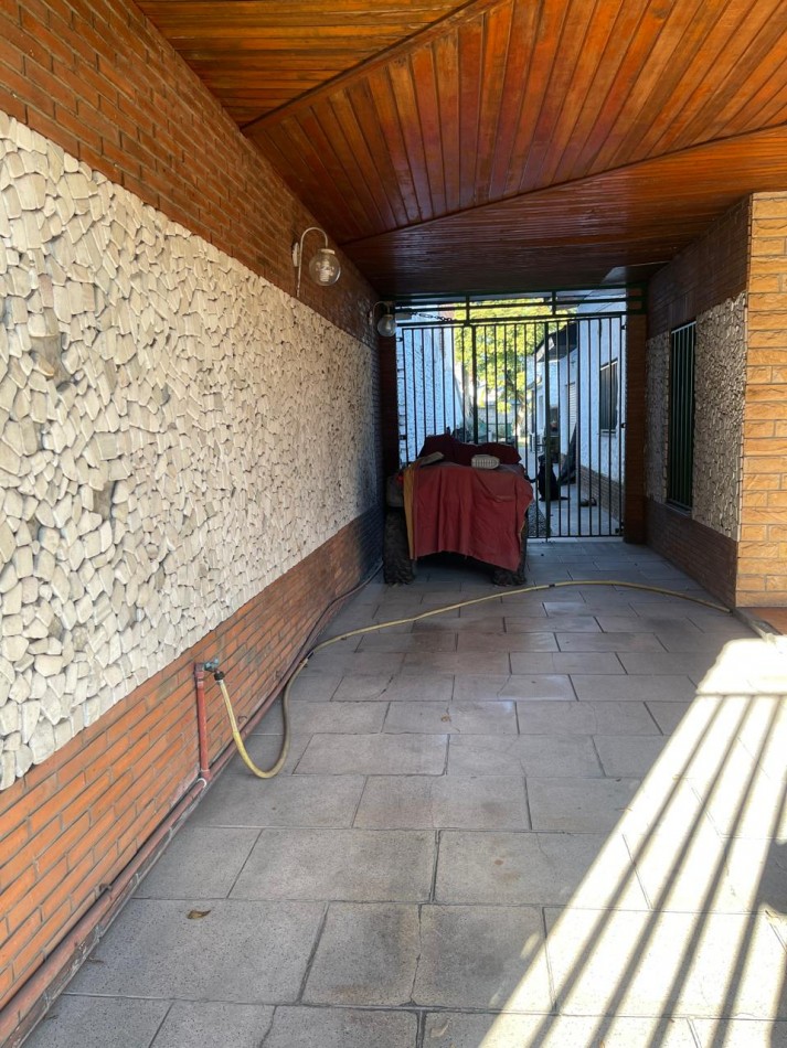 VENTA IMPORTANTE CHALET 3 AMBIENTES CON QUINCHO Y GRAN LOTE - URIARTE 1256 REMEDIOS DE ESCALADA-