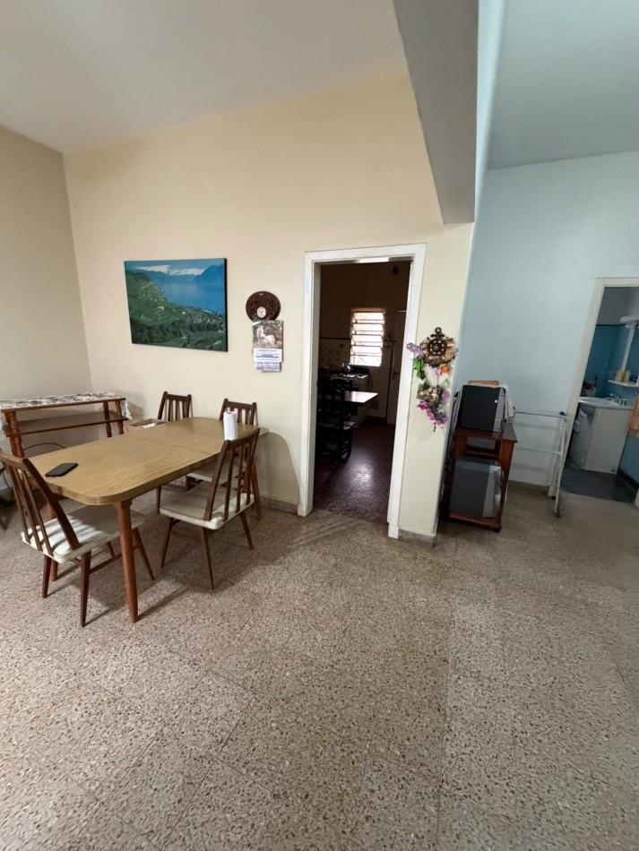 HERMOSA CASA 3 AMBIENTES, CON GRAN PARQUE Y PARRILLA, ALFEREZ PAGE 349 -GLEW-