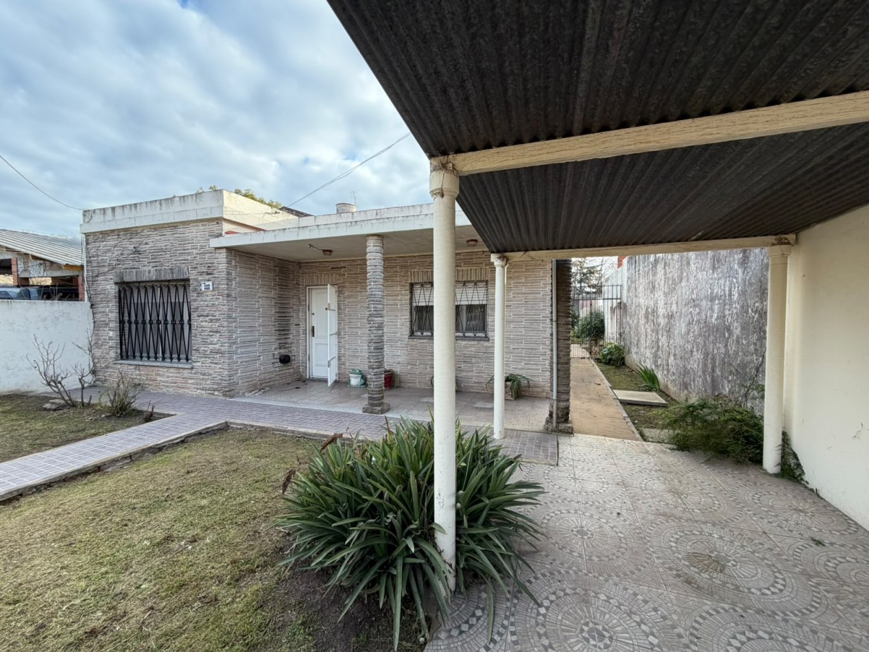 HERMOSA CASA 3 AMBIENTES, CON GRAN PARQUE Y PARRILLA, ALFEREZ PAGE 349 -GLEW-