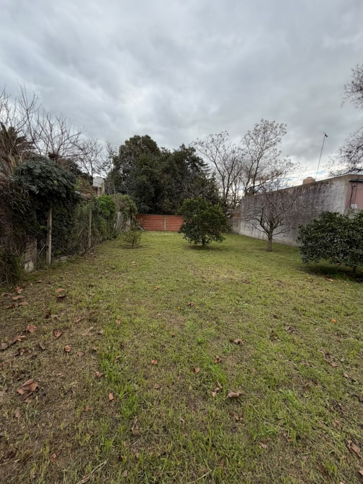 HERMOSA CASA 3 AMBIENTES, CON GRAN PARQUE Y PARRILLA, ALFEREZ PAGE 349 -GLEW-