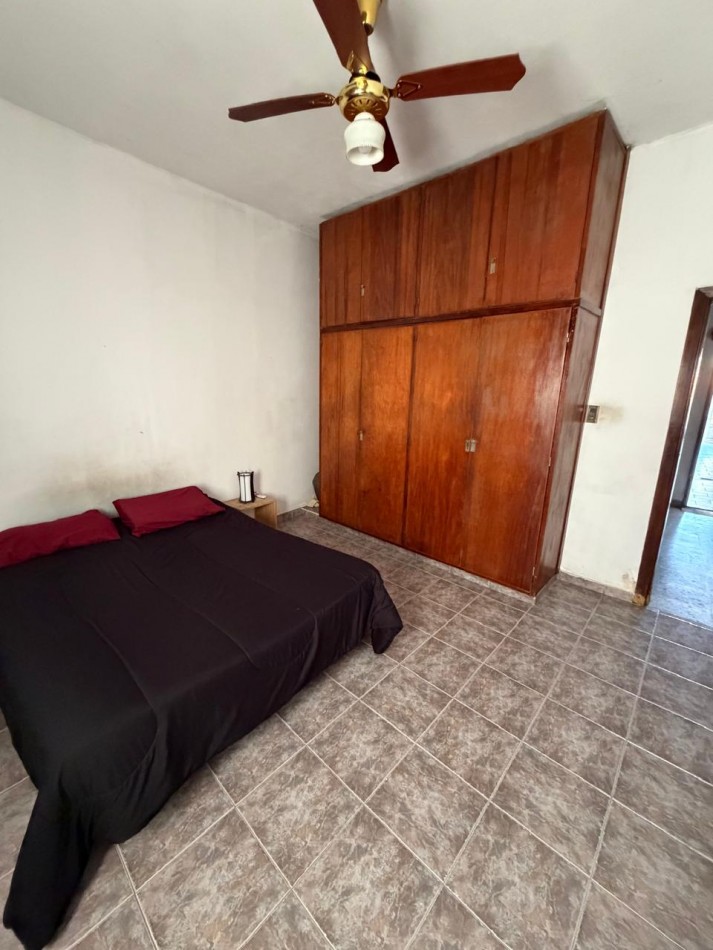 VENTA CASA 4 AMBIENTES, EXCELENTE UBICACION, A 250 METROS DE AV EVA PERON AL 1500, GUEMES 872 -TEMPERLEY-