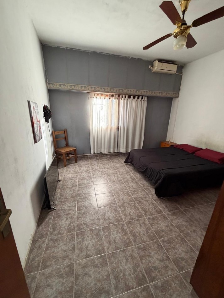 VENTA CASA 4 AMBIENTES, EXCELENTE UBICACION, A 250 METROS DE AV EVA PERON AL 1500, GUEMES 872 -TEMPERLEY-
