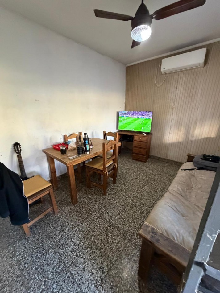 VENTA CASA 4 AMBIENTES, EXCELENTE UBICACION, A 250 METROS DE AV EVA PERON AL 1500, GUEMES 872 -TEMPERLEY-
