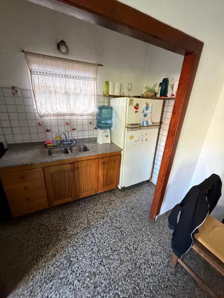 VENTA CASA 4 AMBIENTES, EXCELENTE UBICACION, A 250 METROS DE AV EVA PERON AL 1500, GUEMES 872 -TEMPERLEY-