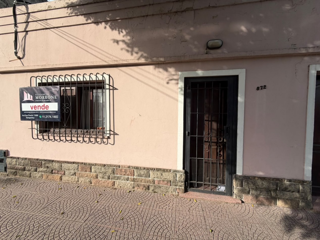 VENTA CASA 4 AMBIENTES, EXCELENTE UBICACION, A 250 METROS DE AV EVA PERON AL 1500, GUEMES 872 -TEMPERLEY-