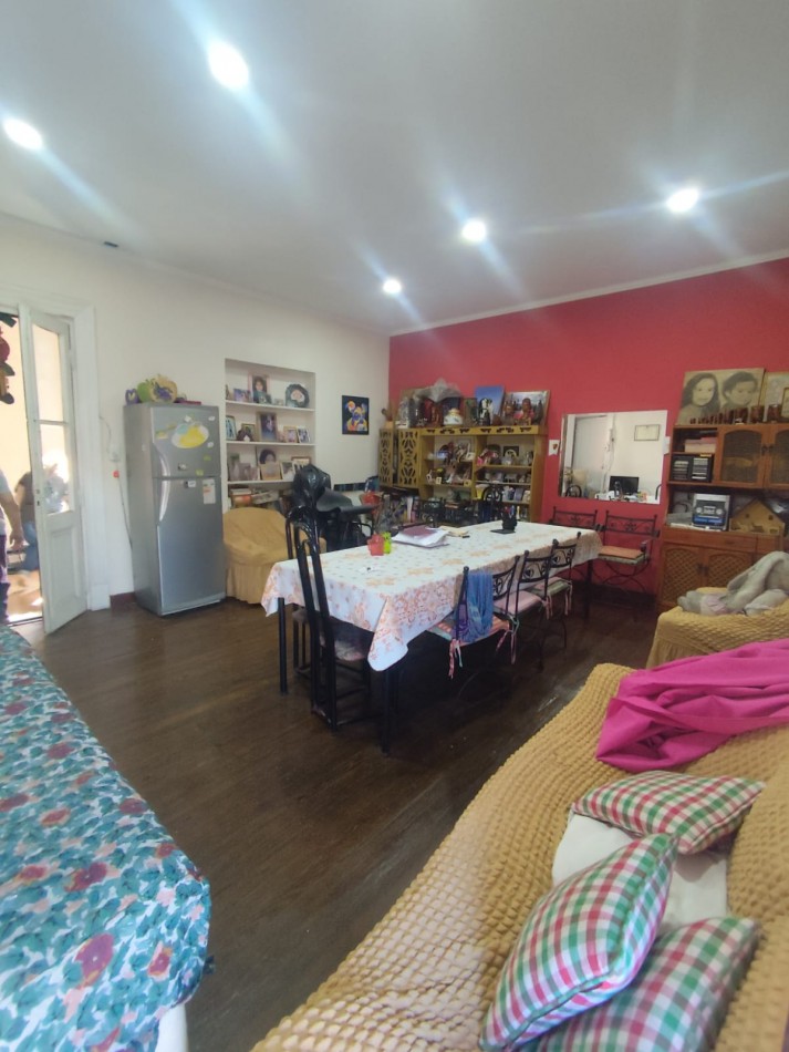 VENTA PH 5 AMBIENTES, EXCELENTE UBICACION, FRENTE AL COTO DE ESCALADA, AV HIPOLITO YRIGOYEN 6161 -REMEDIOS DE ESCALADA-