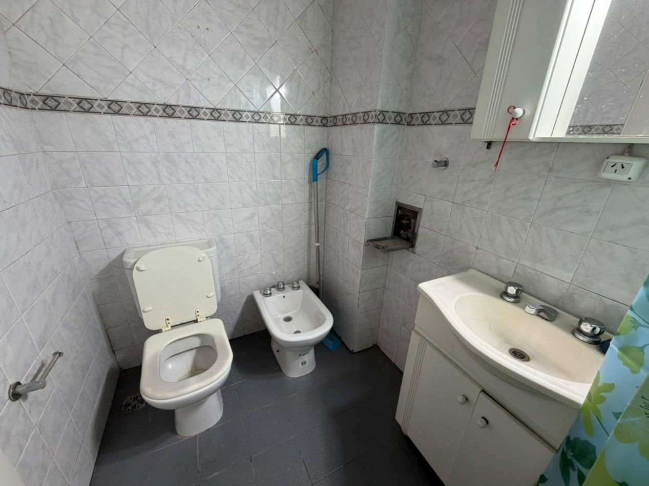 - ALQUILER HERMOSO DEPARTAMENTO 3 AMBIENTES, A UNA CUADRA DE LA ESTACION DE TEMPERLEY, EXCELENTE UBICACION, OBLIGADO 90 -TEMPERLEY-