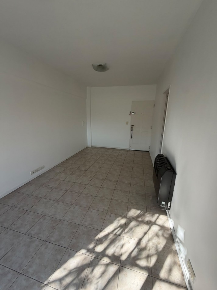 - ALQUILER HERMOSO DEPARTAMENTO 3 AMBIENTES, A UNA CUADRA DE LA ESTACION DE TEMPERLEY, EXCELENTE UBICACION, OBLIGADO 90 -TEMPERLEY-