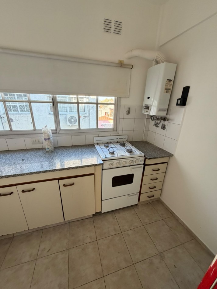 - ALQUILER HERMOSO DEPARTAMENTO 3 AMBIENTES, A UNA CUADRA DE LA ESTACION DE TEMPERLEY, EXCELENTE UBICACION, OBLIGADO 90 -TEMPERLEY-