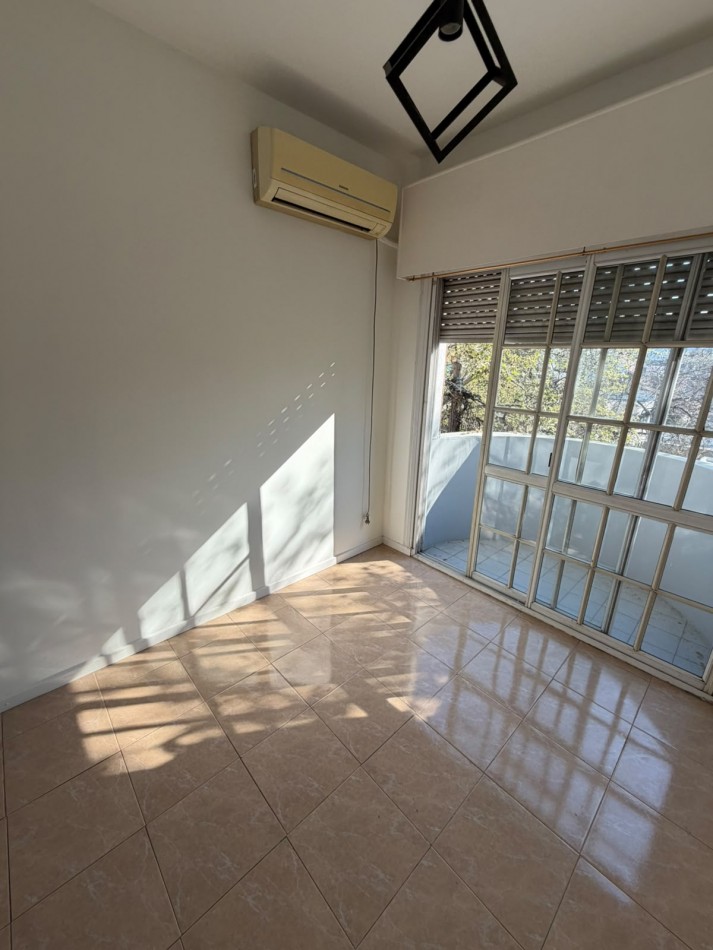 - ALQUILER HERMOSO DEPARTAMENTO 3 AMBIENTES, A UNA CUADRA DE LA ESTACION DE TEMPERLEY, EXCELENTE UBICACION, OBLIGADO 90 -TEMPERLEY-