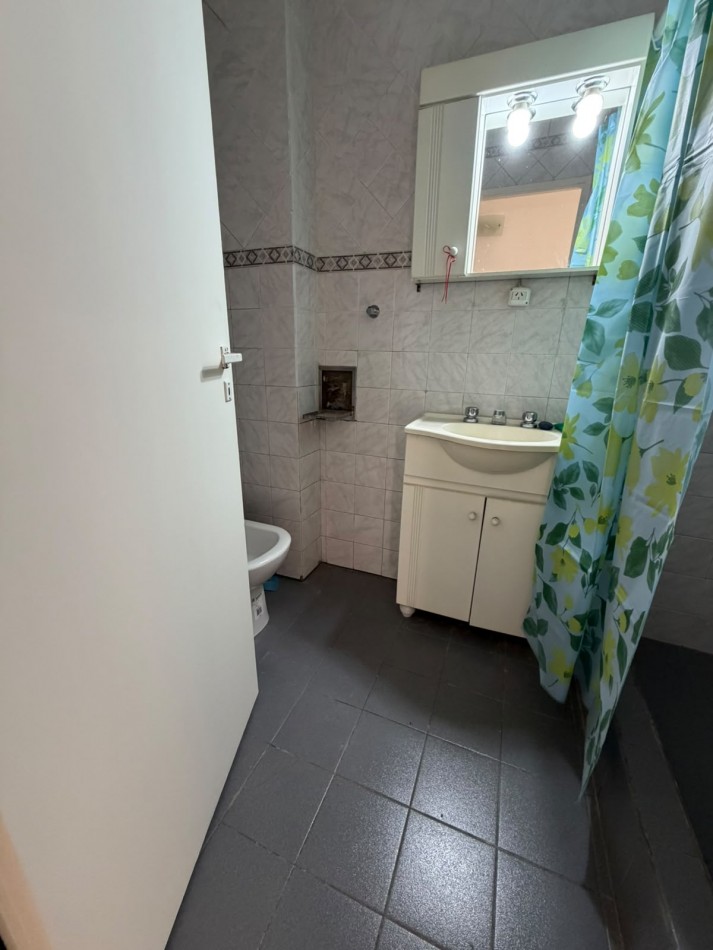 - ALQUILER HERMOSO DEPARTAMENTO 3 AMBIENTES, A UNA CUADRA DE LA ESTACION DE TEMPERLEY, EXCELENTE UBICACION, OBLIGADO 90 -TEMPERLEY-
