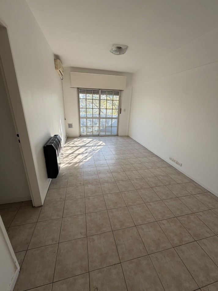 - ALQUILER HERMOSO DEPARTAMENTO 3 AMBIENTES, A UNA CUADRA DE LA ESTACION DE TEMPERLEY, EXCELENTE UBICACION, OBLIGADO 90 -TEMPERLEY-