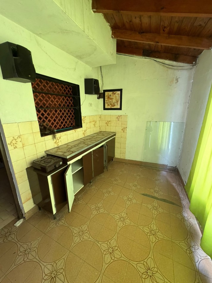 ALQUILER CASA MUY COMODA AMBIENTES, PARQUE, QUINCHO Y PILETA - PROSPERO ALLEMANDRI 1785 TEMPERLEY-