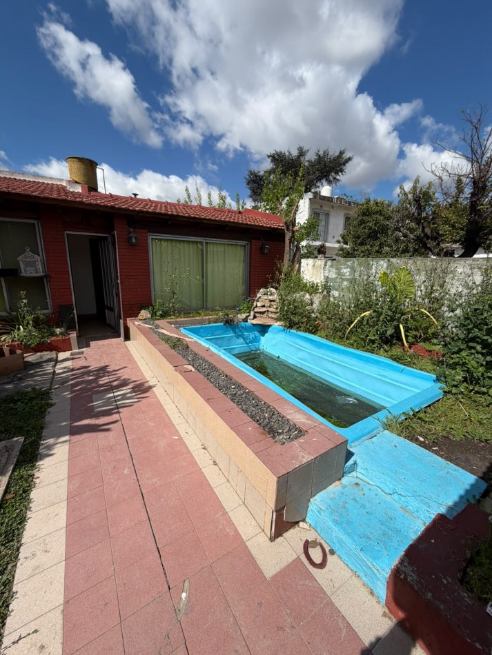 ALQUILER CASA MUY COMODA AMBIENTES, PARQUE, QUINCHO Y PILETA - PROSPERO ALLEMANDRI 1785 TEMPERLEY-