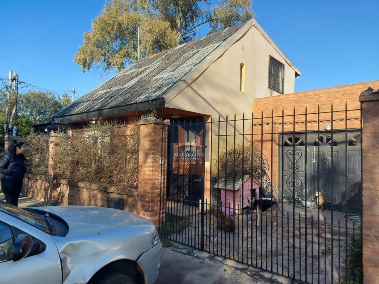 VENTA CASA EN ESQUINA 2 HABITACIONES GALERIA Y GARAGE, EL PICAFLOR 100 -TEMPERLEY-