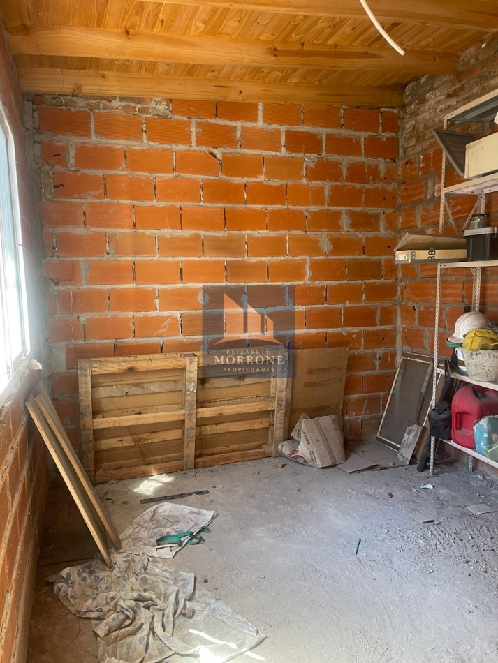 VENTA LOTE DE 20x10 MTS CON EDIFICACION DE 4 DEPARTAMENTOS (2 TERMINADOS), CASTRO CHAVEZ 202 ESQ NARCISO LAPRIDA -MONTE GRANDE-