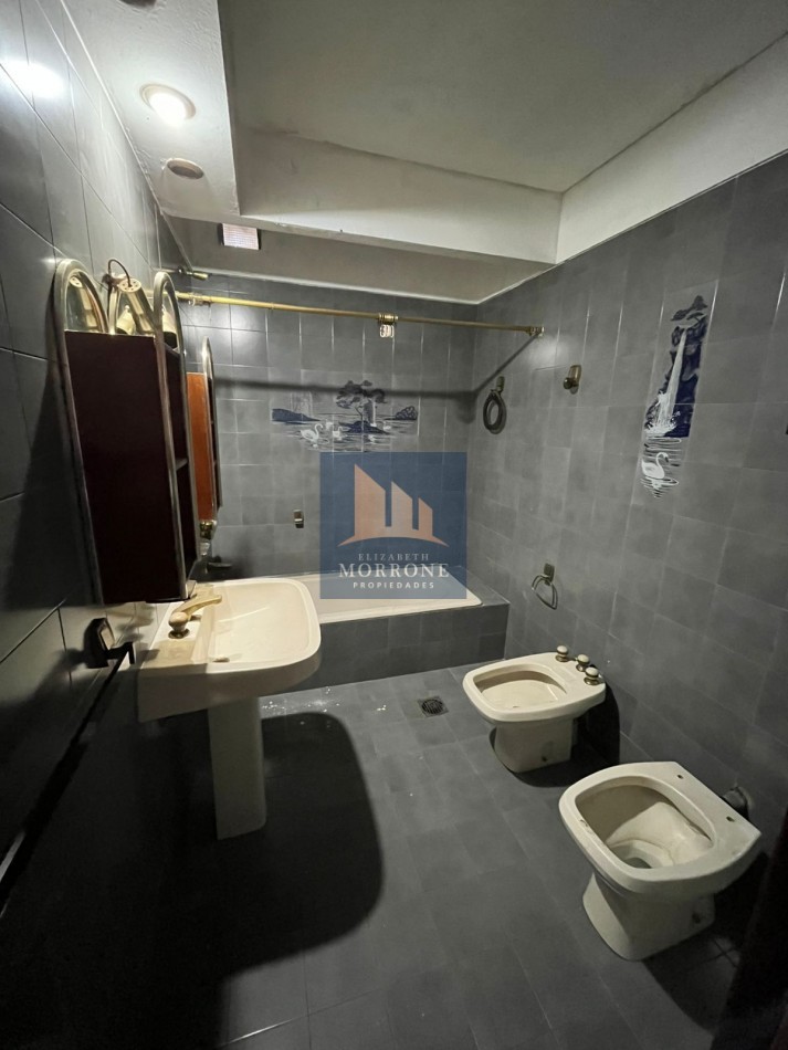 IMPORTANTE CHALET DE CATEGORIA CON 3 DORMITORIOS, SOTANO PARA VARIOS AUTOS Y PARQUE, LA CALANDRIA 4000 -SAN JOSE-