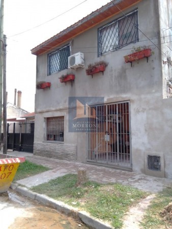 AMPLIA Y COMODA CASA CON QUINCHO, PILETA Y 4 HABITACIONES  -LLAVALLOL-