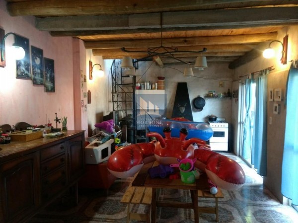 AMPLIA Y COMODA CASA CON QUINCHO, PILETA Y 4 HABITACIONES  -LLAVALLOL-